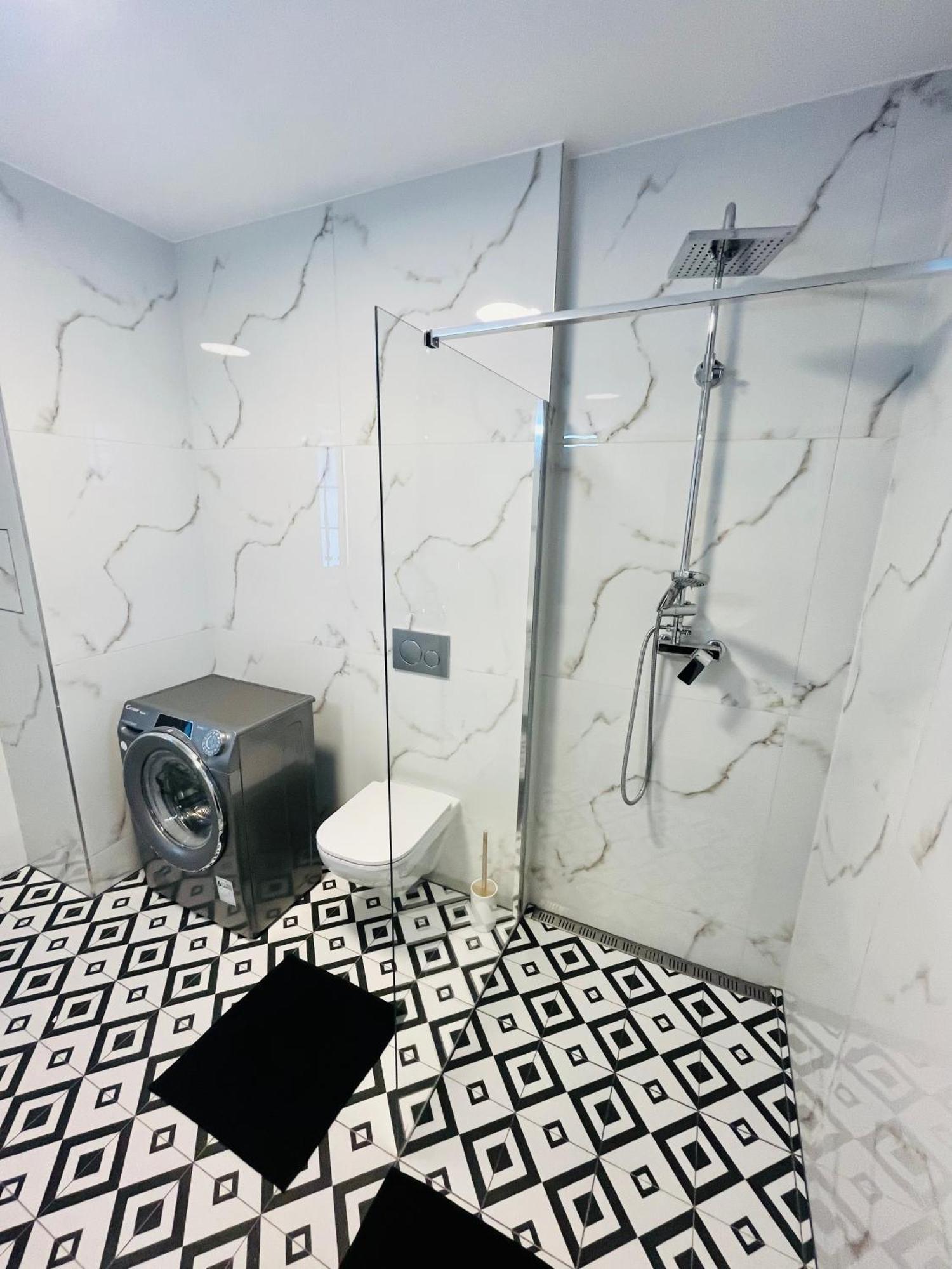 Apartment Riviera Centrum, Private Parking And Smart Check In 班斯卡-比斯特里察 外观 照片