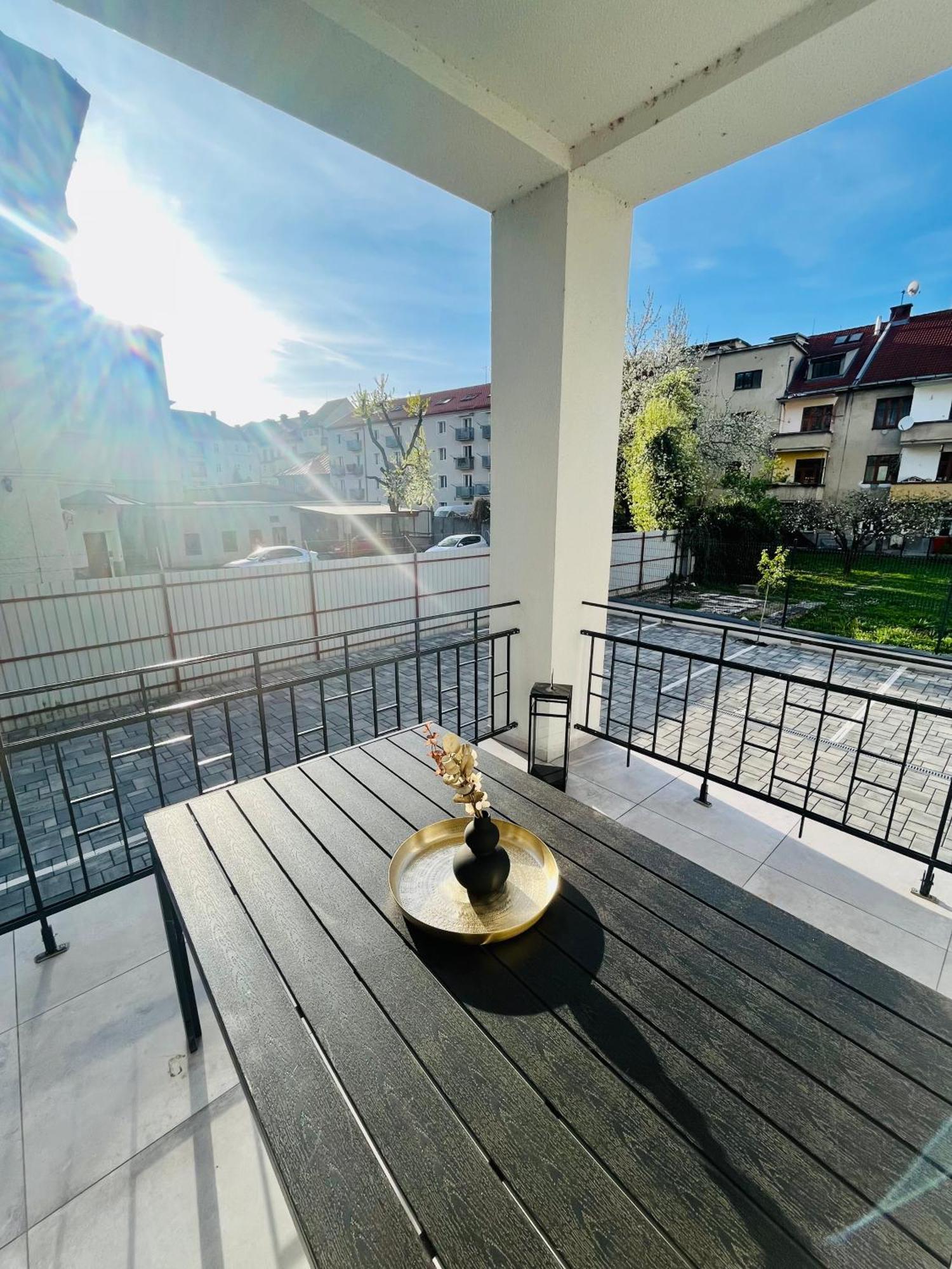 Apartment Riviera Centrum, Private Parking And Smart Check In 班斯卡-比斯特里察 外观 照片