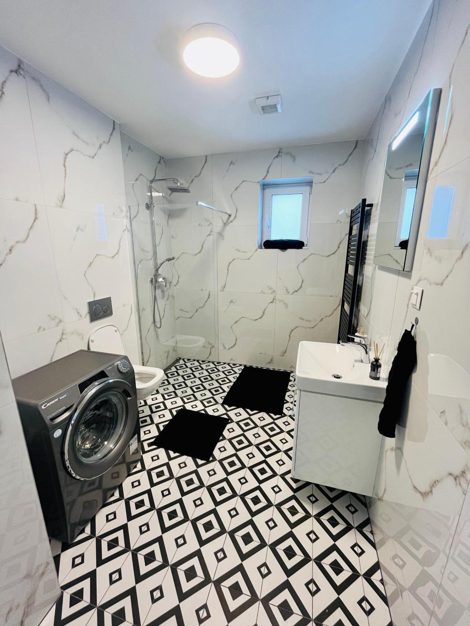 Apartment Riviera Centrum, Private Parking And Smart Check In 班斯卡-比斯特里察 外观 照片